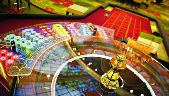 Filipino user browsing phbuwenas sports and casino content on mobile